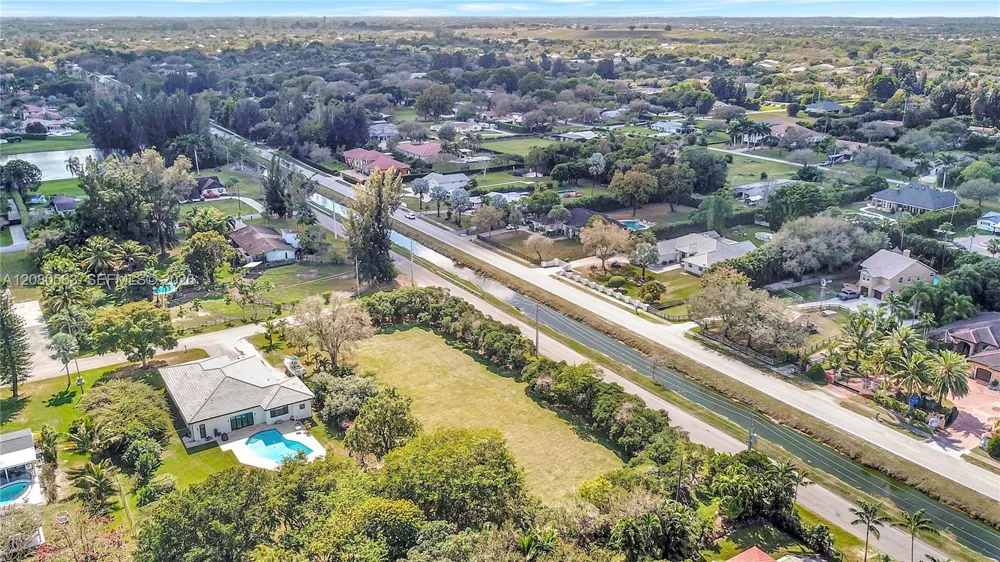 28 SW Street Davie, FL 33330