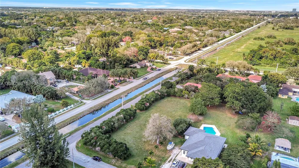 28 SW Street Davie, FL 33330