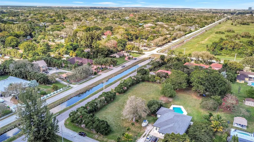 28 SW Street Davie, FL 33330