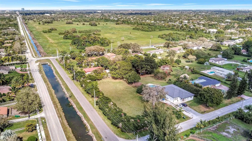 28 SW Street Davie, FL 33330