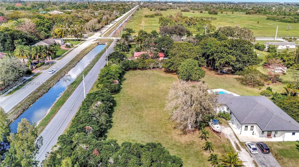 28 SW Street Davie, FL 33330