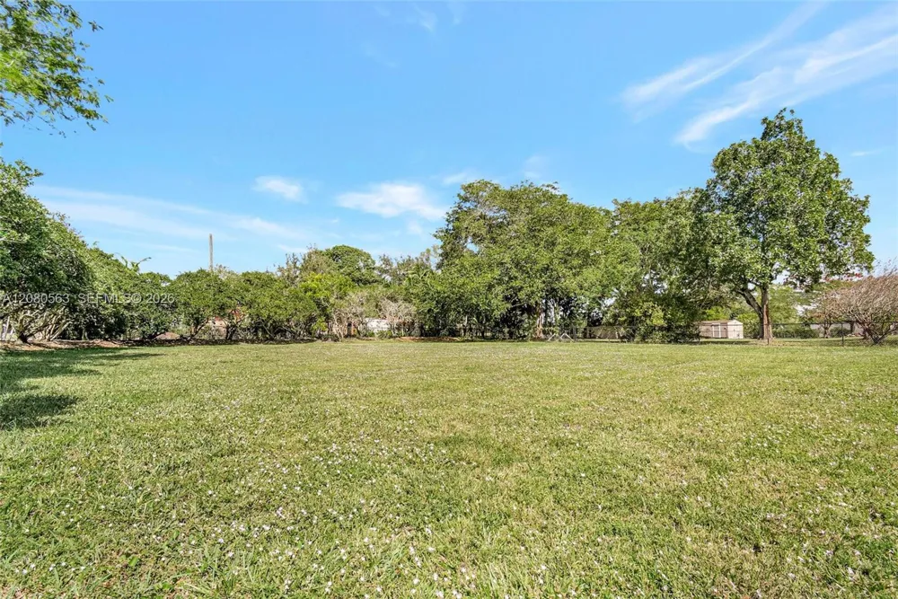 28 SW Street Davie, FL 33330