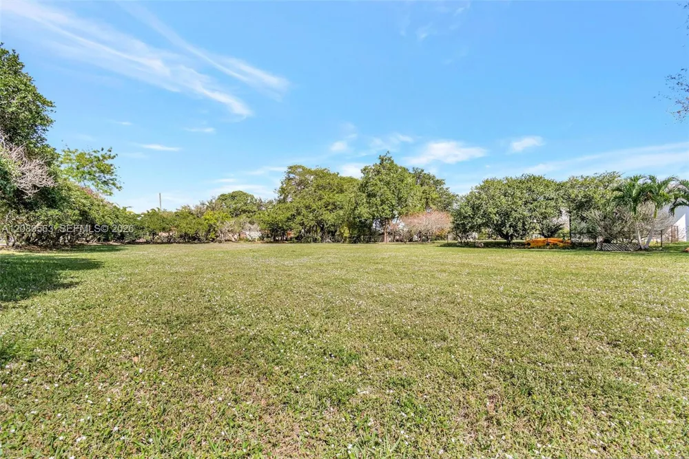 28 SW Street Davie, FL 33330