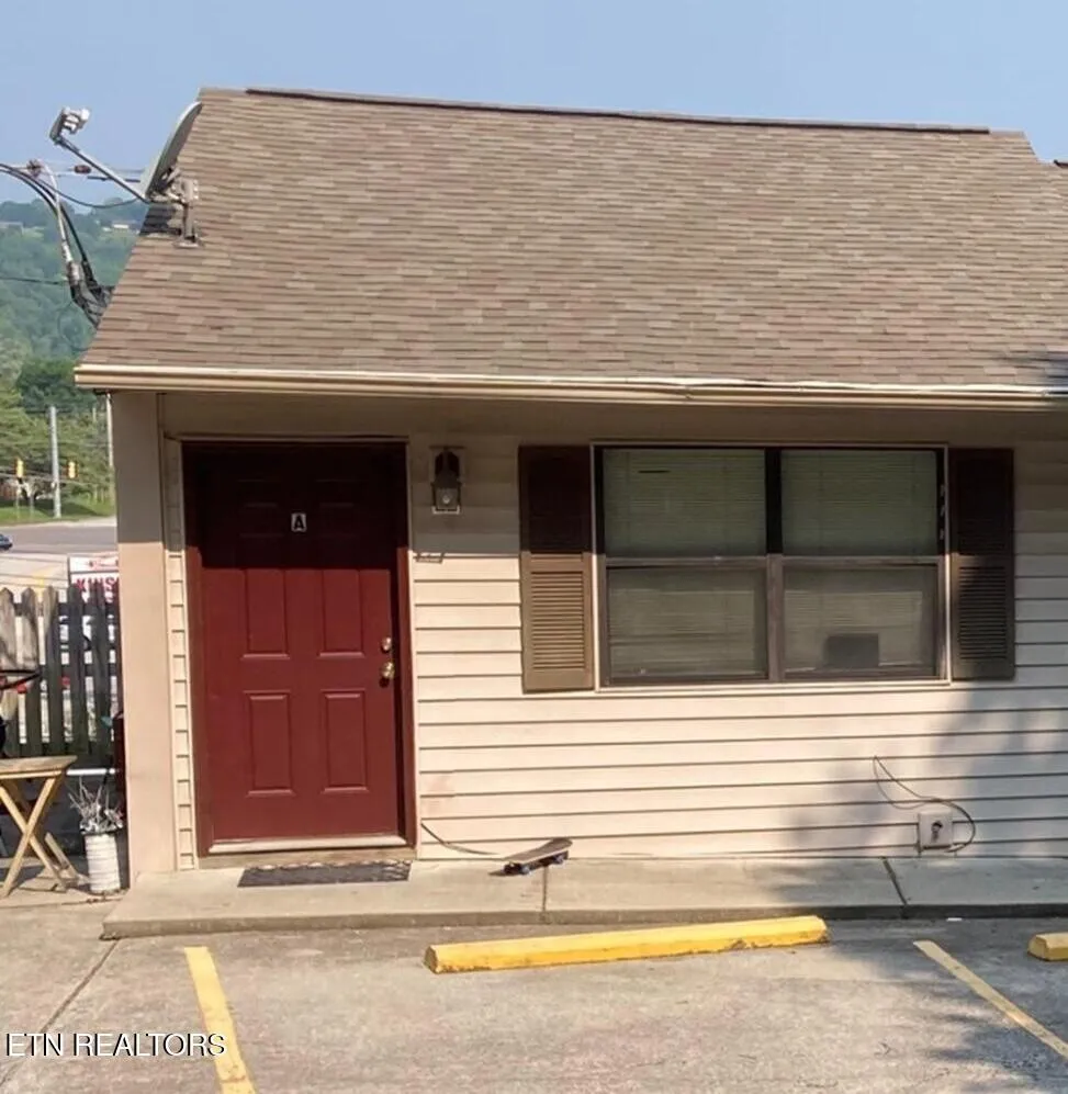 205 Fourth St #A Kingston, TN 37763