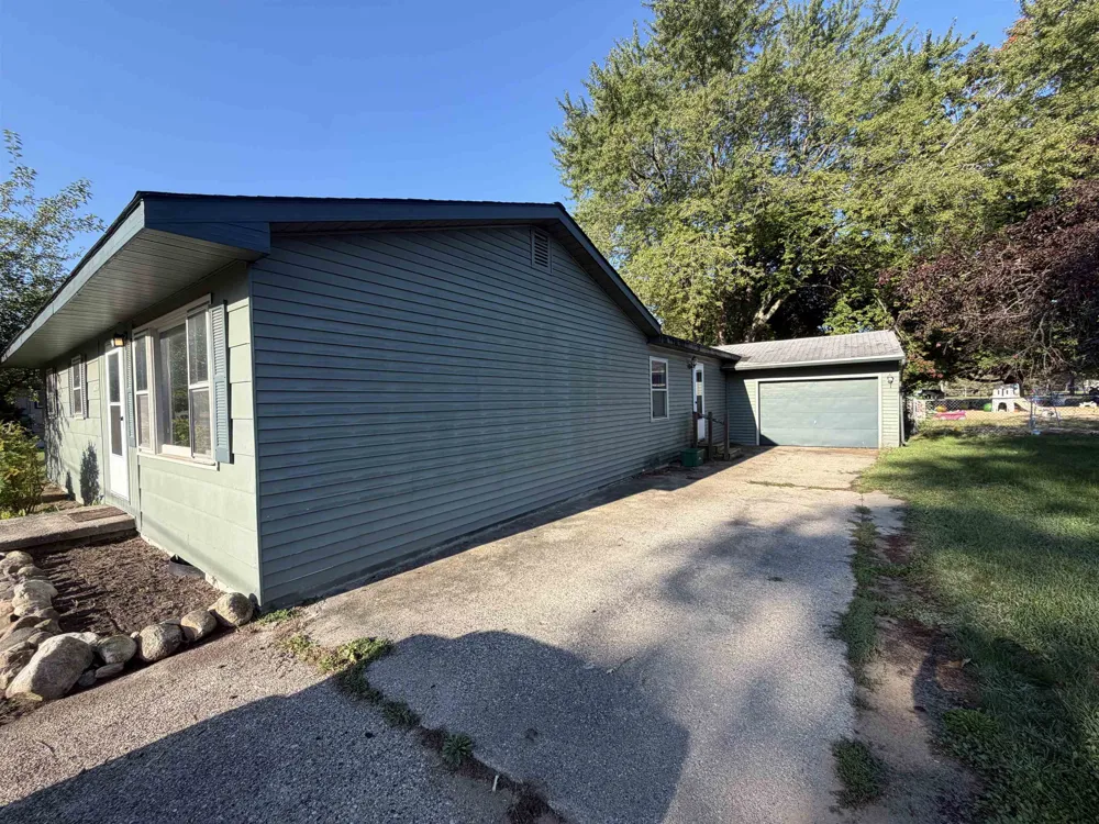1115 Park Clare City, MI 48617