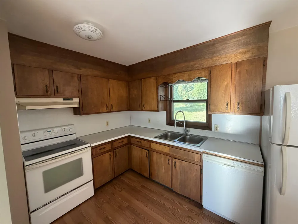 1115 Park Clare City, MI 48617