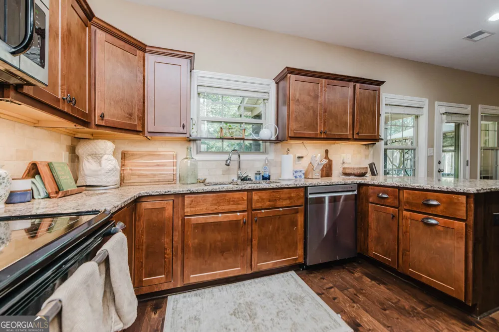 211 Wild Azalea DR Perry, GA 31069