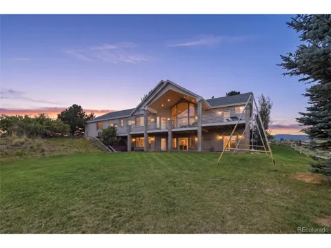 5506 Mustang Circle