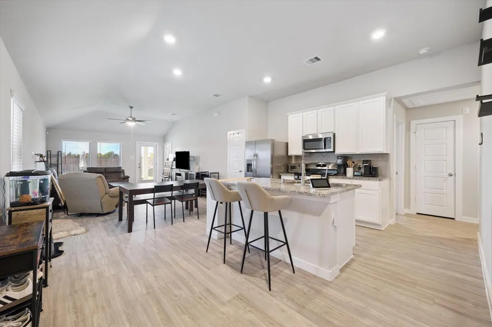 2493 Clydesdale Lane Alvin, TX 77511