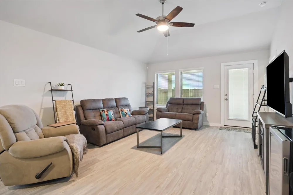 2493 Clydesdale Lane Alvin, TX 77511