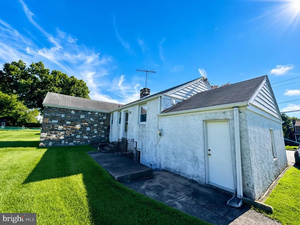1111 WELSH ROAD Philadelphia, PA 19115