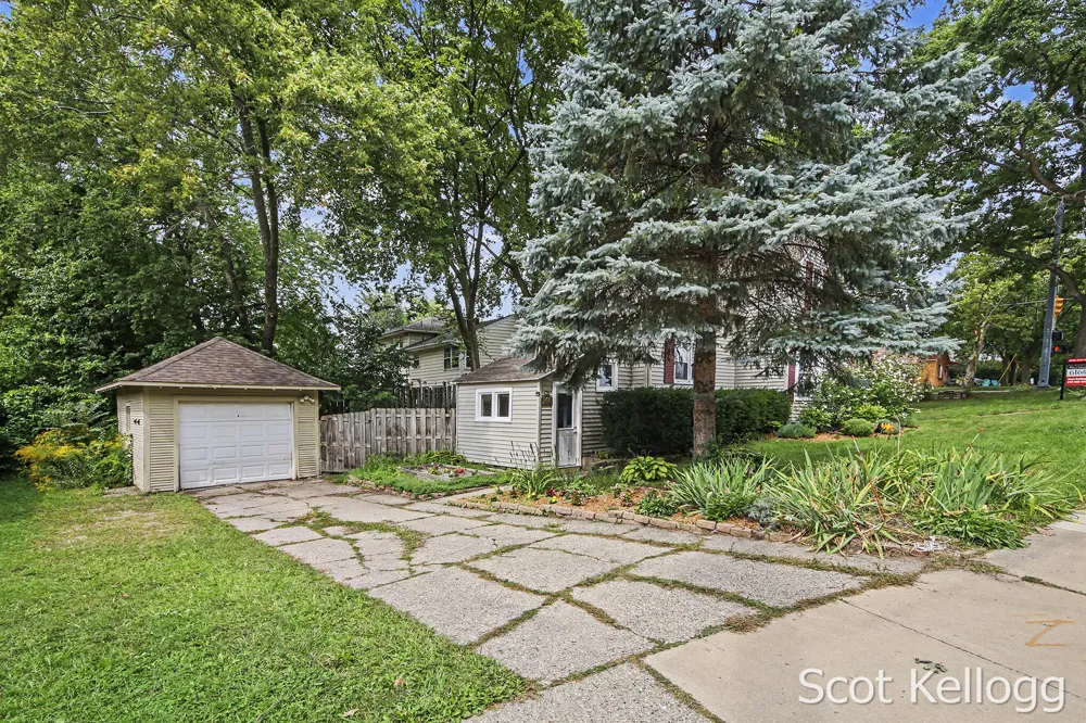 1800 Boston Street SE Grand Rapids, MI 49506