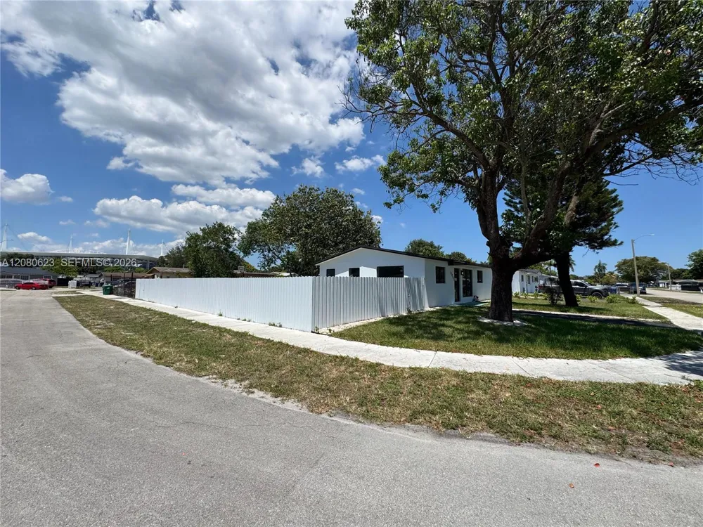 2251 NW 193rd Ter Miami Gardens, FL 33056