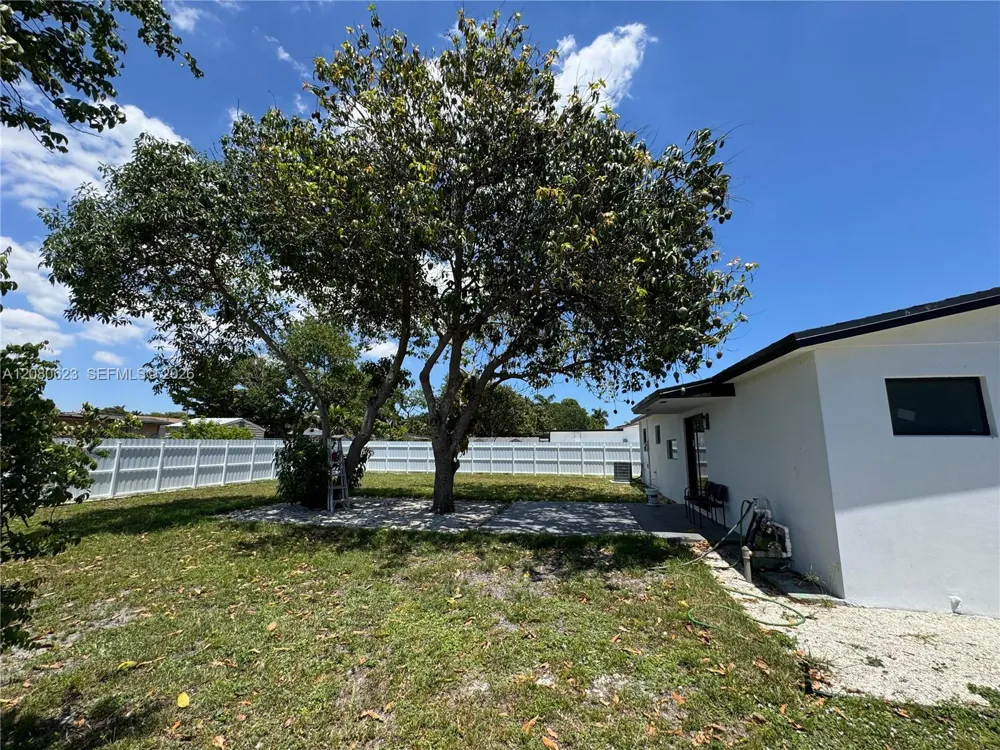 2251 NW 193rd Ter Miami Gardens, FL 33056