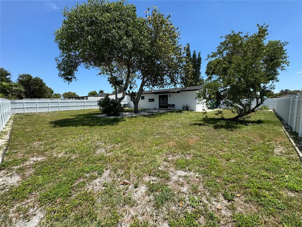 2251 NW 193rd Ter Miami Gardens, FL 33056
