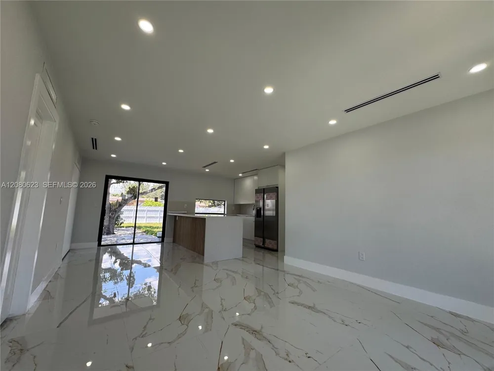2251 NW 193rd Ter Miami Gardens, FL 33056