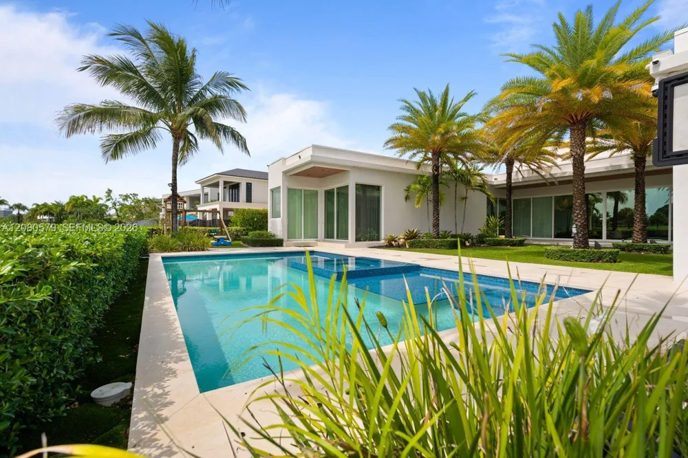 3939 Country Club Ln Fort Lauderdale, FL 33308