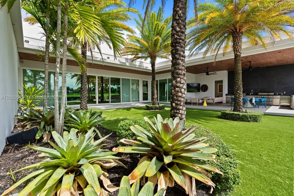 3939 Country Club Ln Fort Lauderdale, FL 33308
