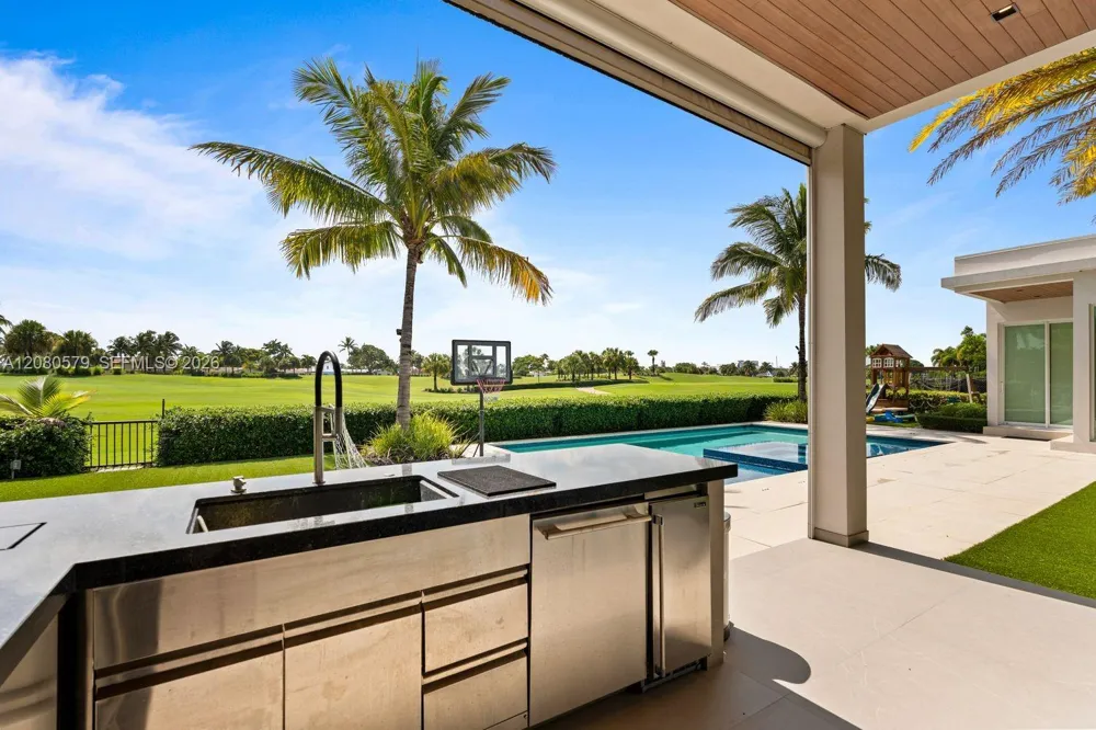 3939 Country Club Ln Fort Lauderdale, FL 33308