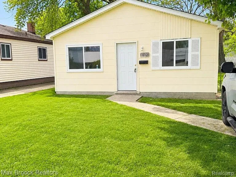 11268 Dodge Avenue Warren City, MI 48089