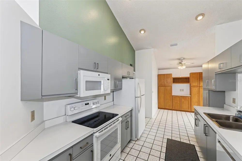 3886 40TH AVENUE W Bradenton, FL 34205