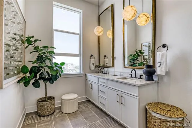 6272 Killarney Street Aurora, CO 80019