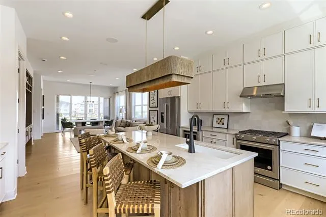 6272 Killarney Street Aurora, CO 80019