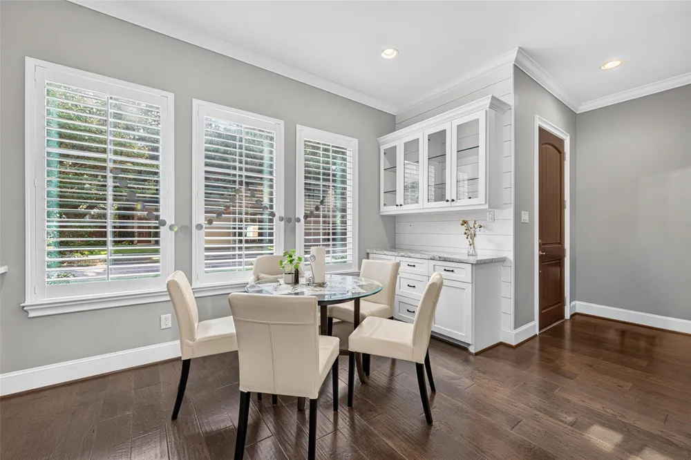2502 Radcliffe Street Houston, TX 77007