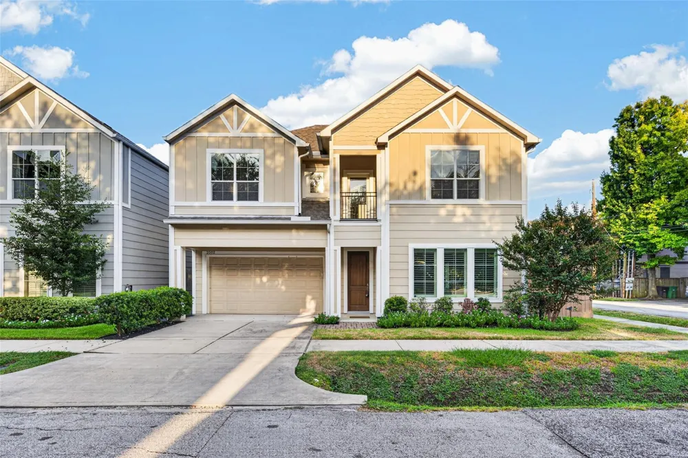 2502 Radcliffe Street Houston, TX 77007