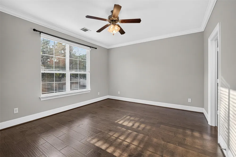 2502 Radcliffe Street Houston, TX 77007