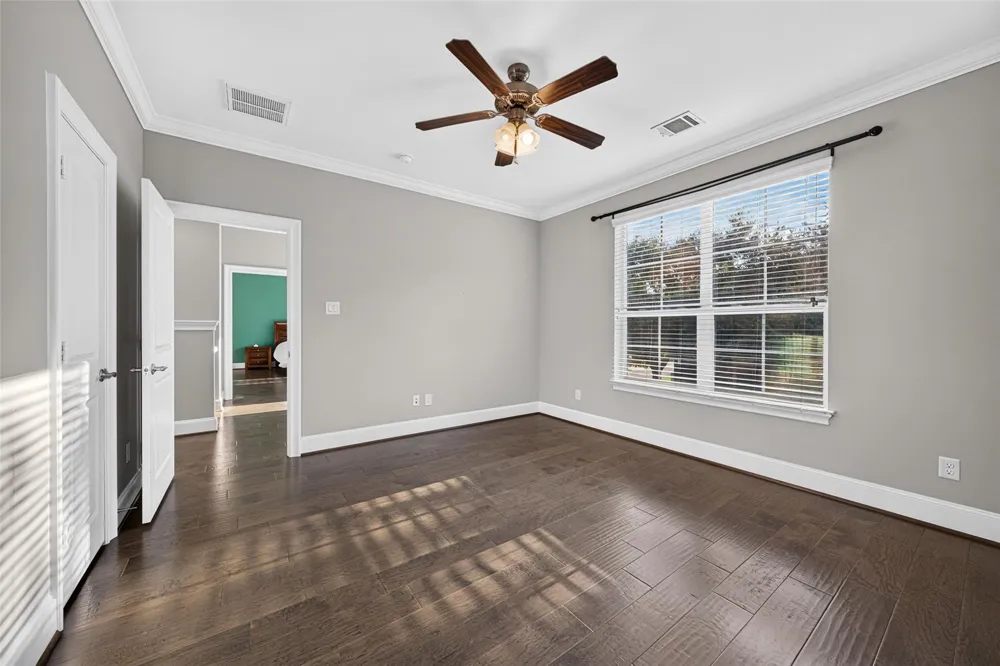 2502 Radcliffe Street Houston, TX 77007