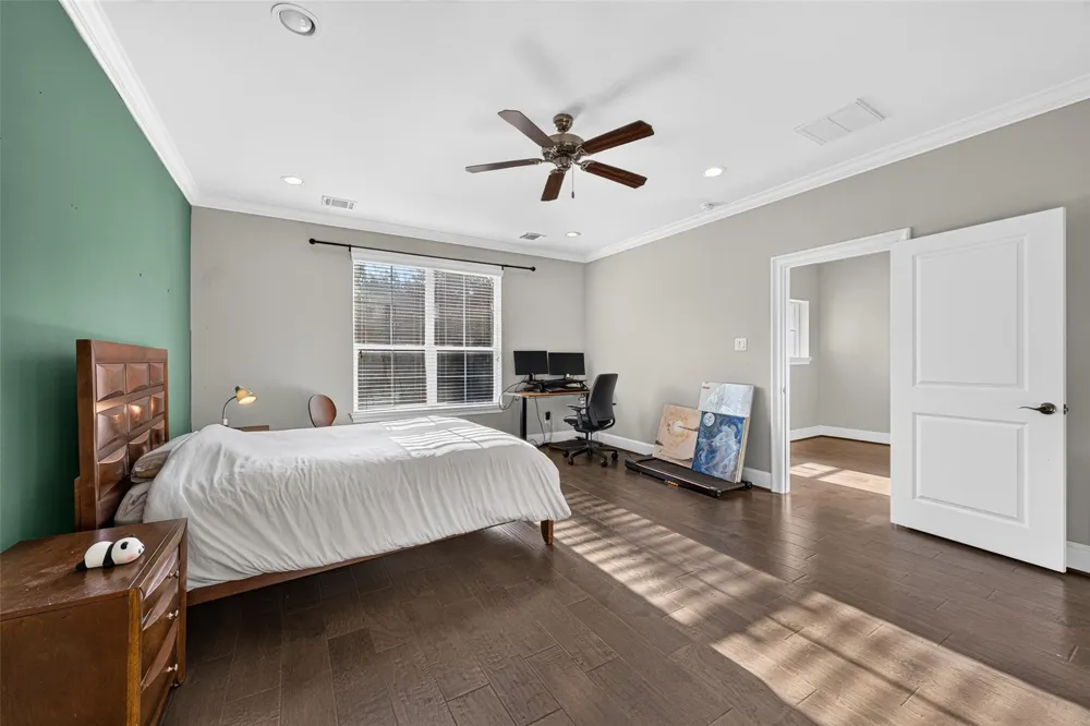 2502 Radcliffe Street Houston, TX 77007