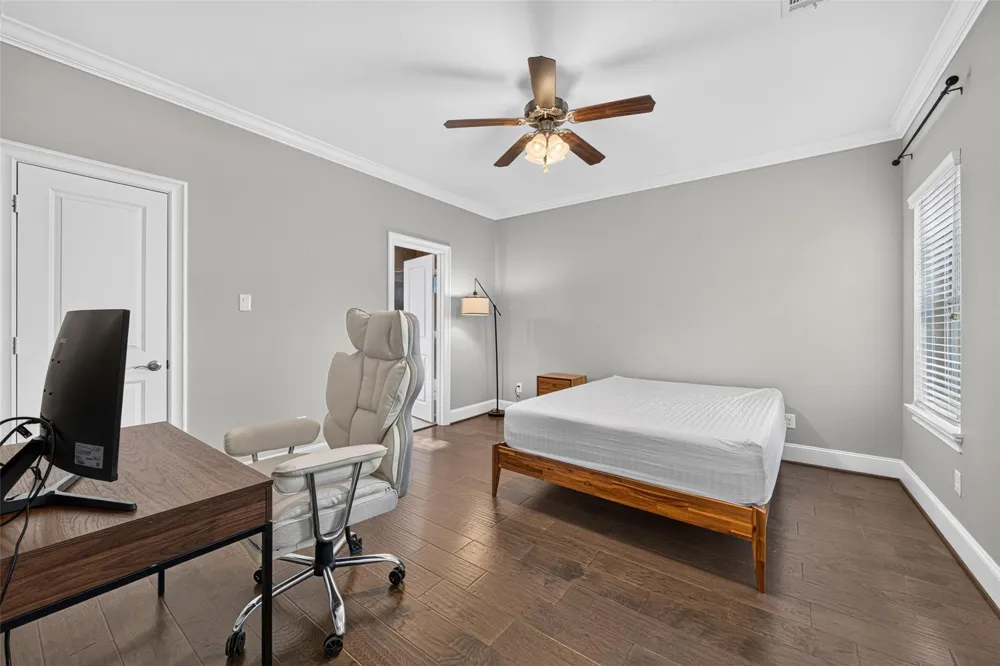 2502 Radcliffe Street Houston, TX 77007