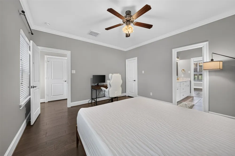2502 Radcliffe Street Houston, TX 77007