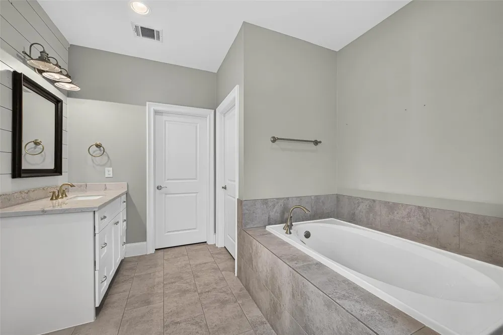 2502 Radcliffe Street Houston, TX 77007