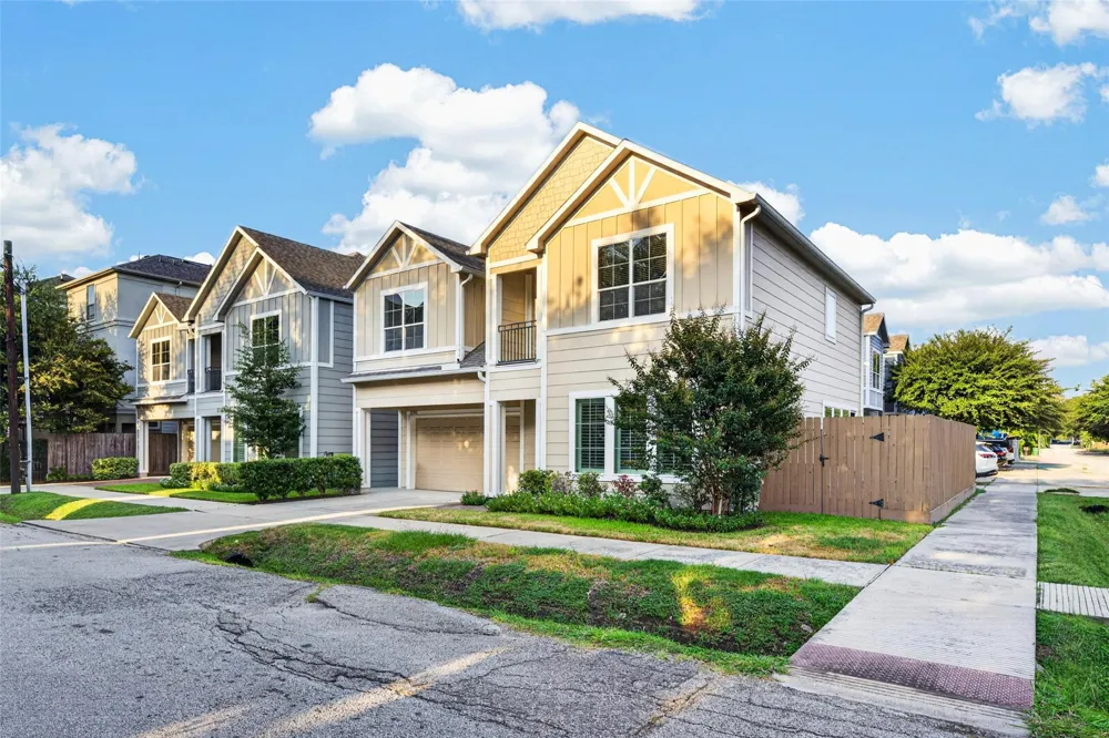 2502 Radcliffe Street Houston, TX 77007