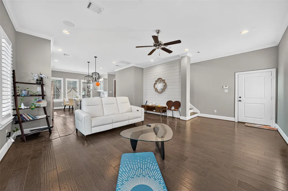 2502 Radcliffe Street Houston, TX 77007