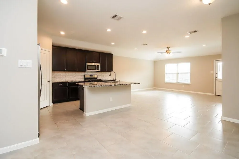 8419 Ideal Drive Rosharon, TX 77583