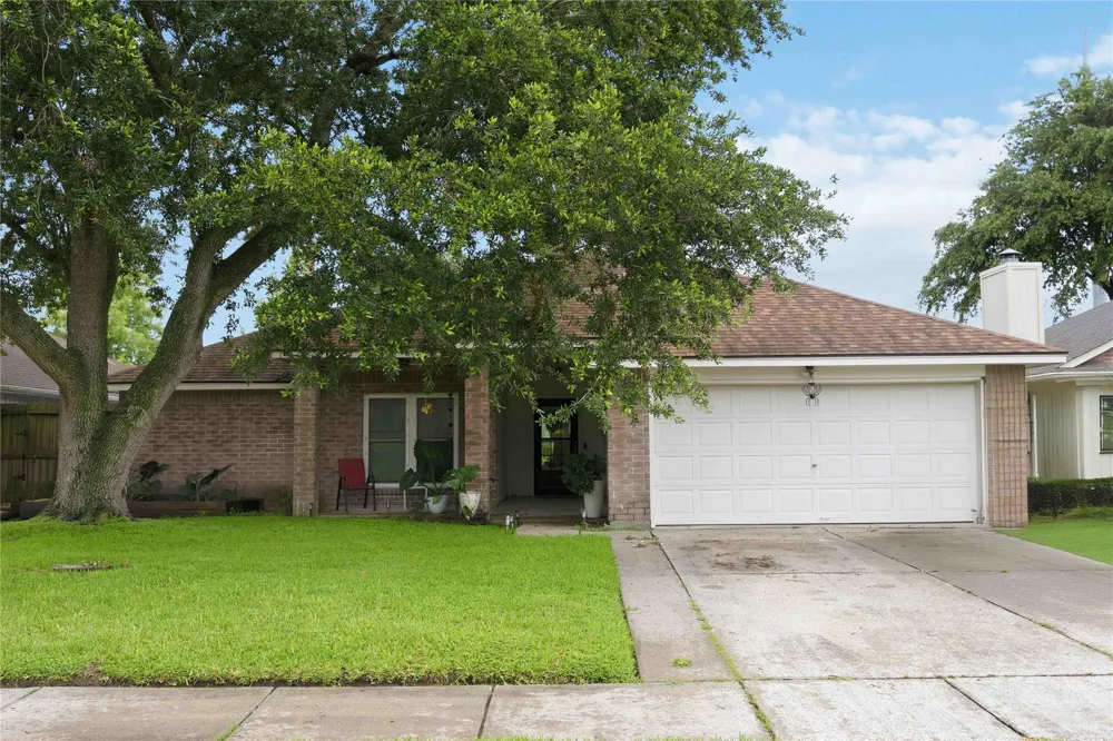2118 Aberdeen Drive League City, TX 77573