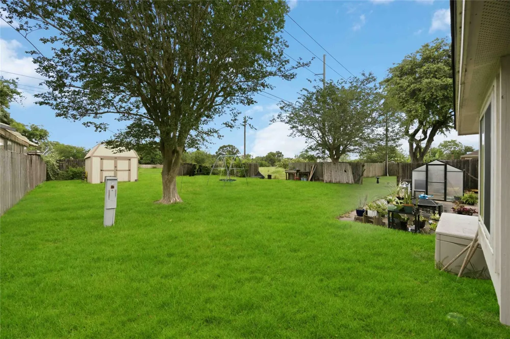 2118 Aberdeen Drive League City, TX 77573