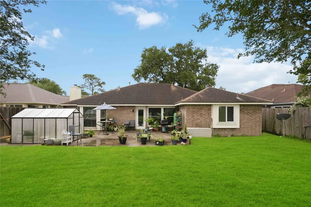 2118 Aberdeen Drive League City, TX 77573