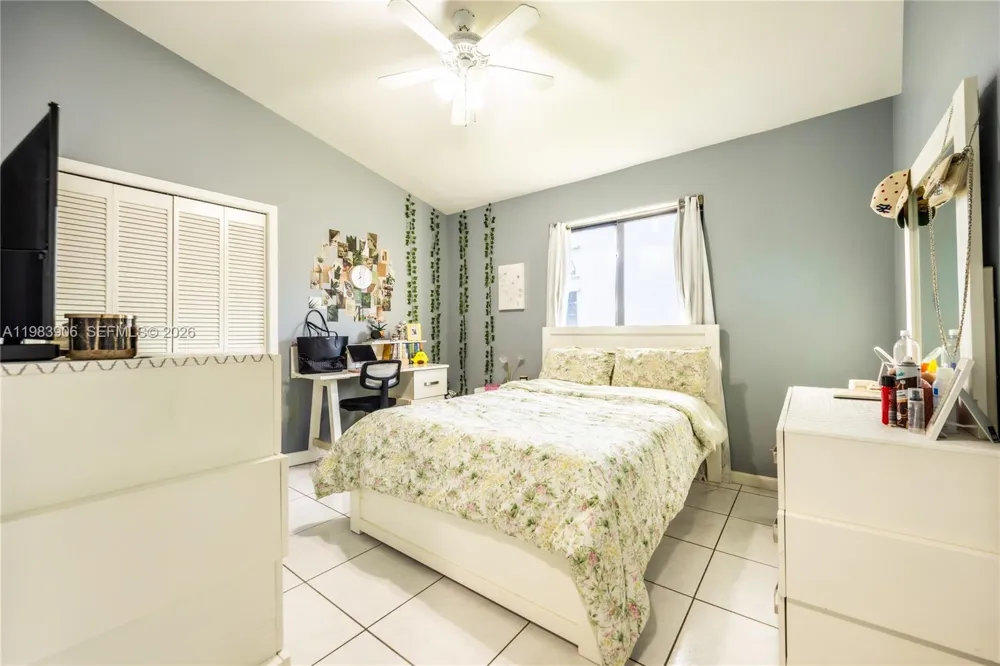 930 NW 197th Ave Pembroke Pines, FL 33029