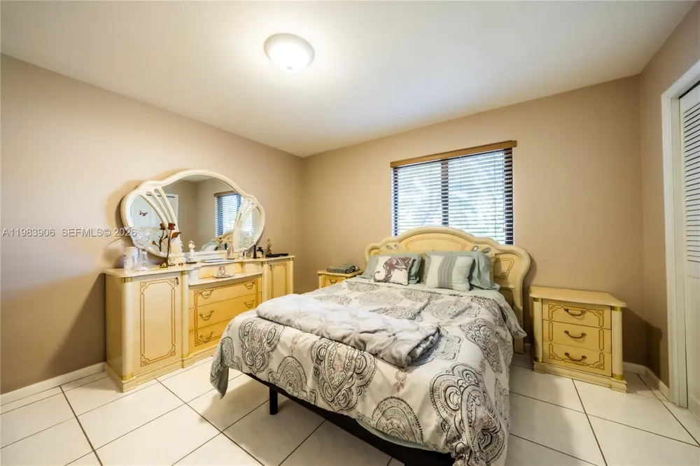 930 NW 197th Ave Pembroke Pines, FL 33029