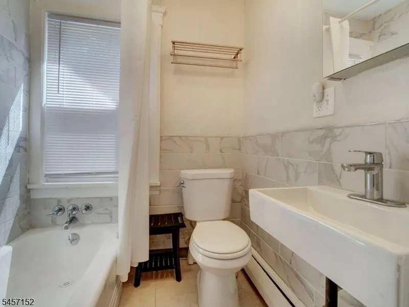 320 E 1St Ave Roselle, NJ 07203