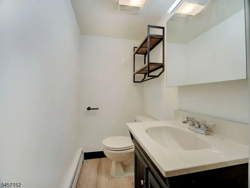 320 E 1St Ave Roselle, NJ 07203