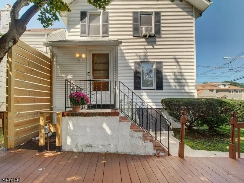 320 E 1St Ave Roselle, NJ 07203