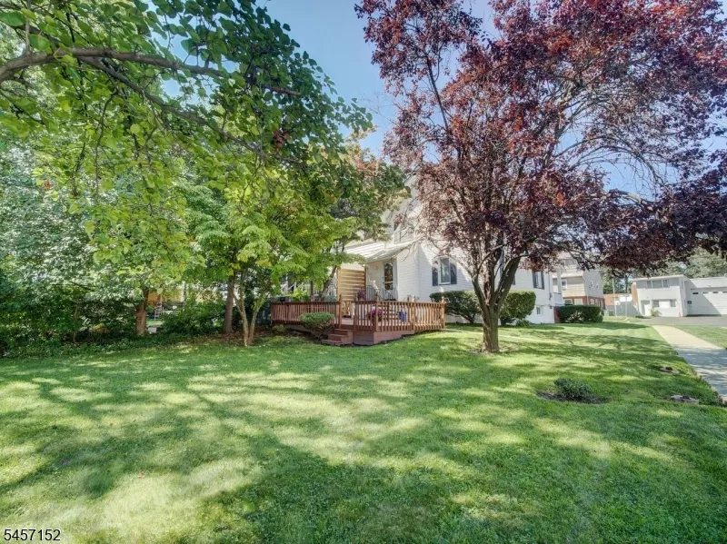 320 E 1St Ave Roselle, NJ 07203
