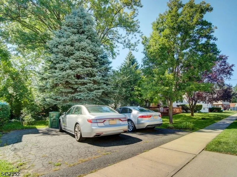 320 E 1St Ave Roselle, NJ 07203