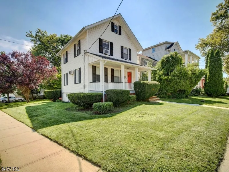 320 E 1St Ave Roselle, NJ 07203