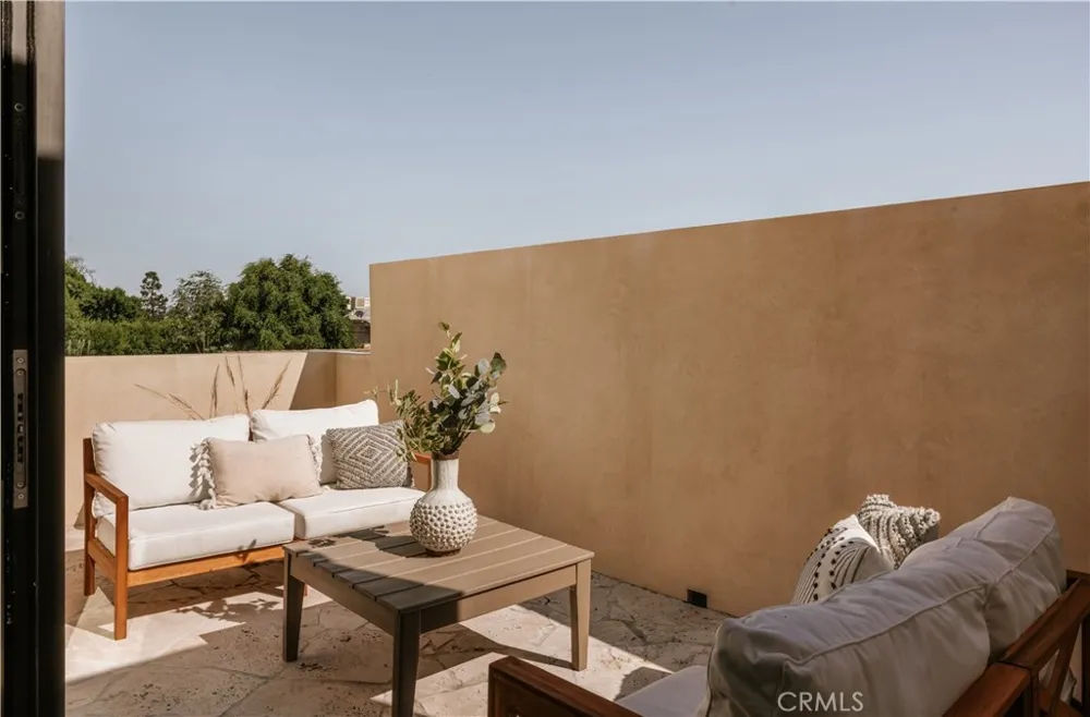 11746 La Maida Street Valley Village, CA 91607